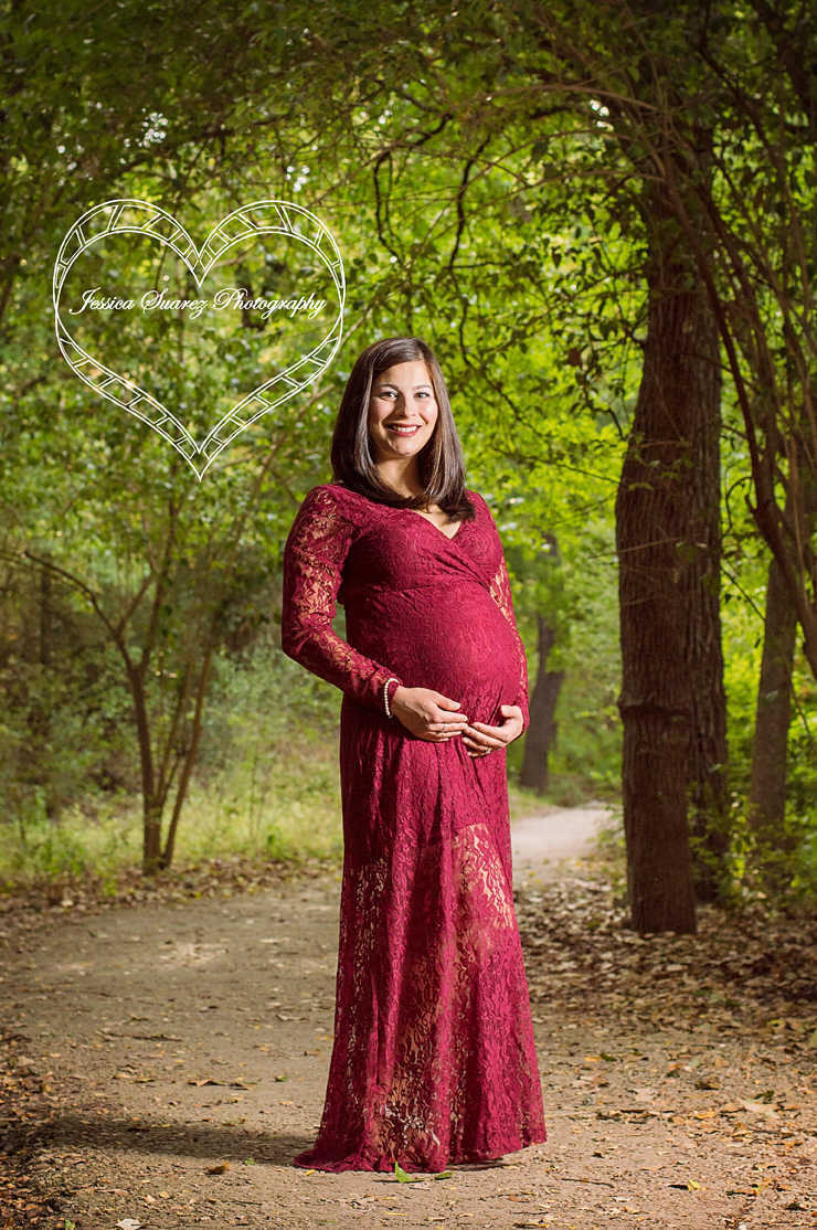 Maternity portrits outdoors red dress maroon gown lace pregnant photos jessica suarez photography san antonio brackenridge park